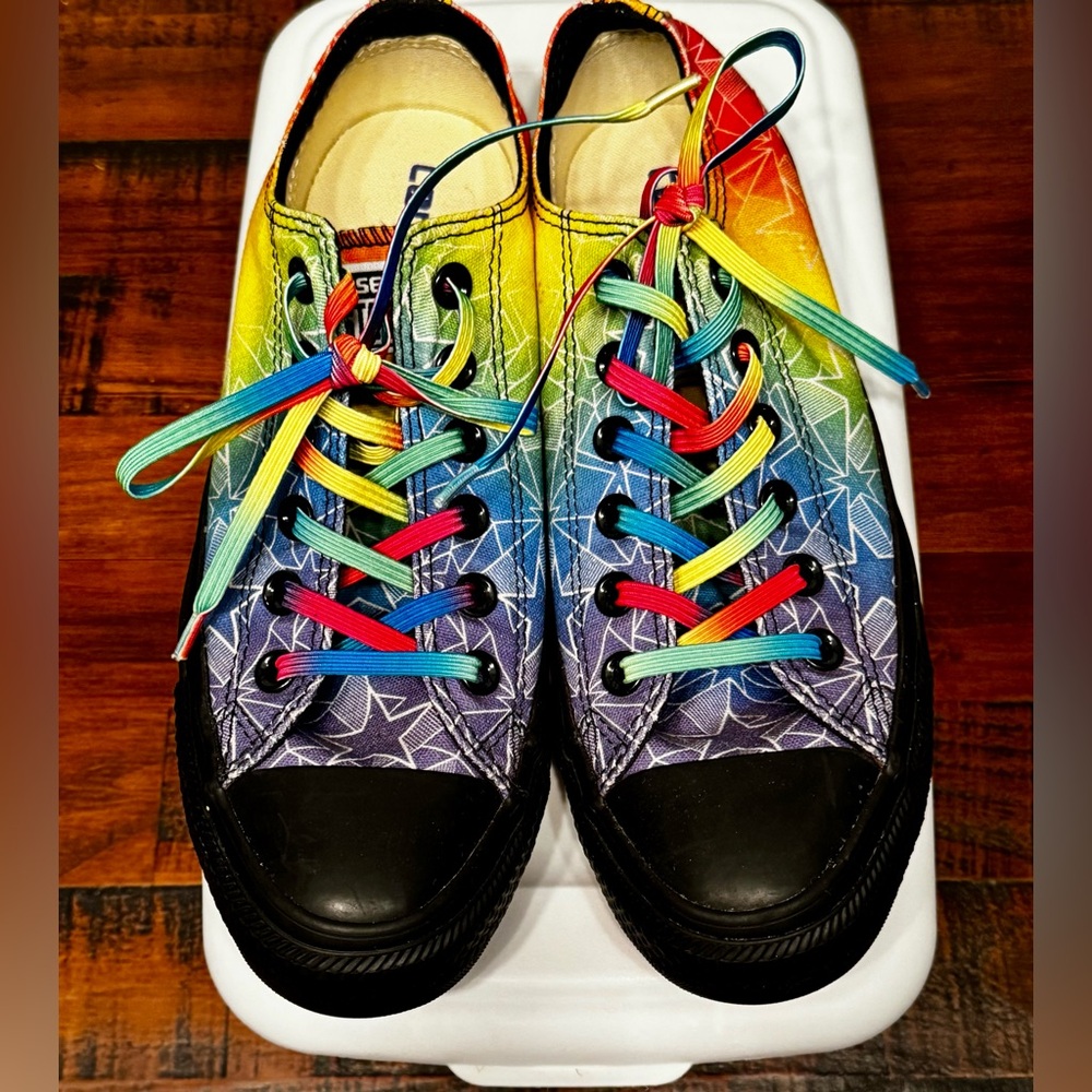 Converse Multicolor Star Pattern Sneakers Unisex- Mens 6/Women’s 8